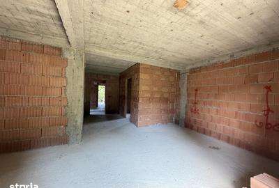 Casă cu 4 camere cu Teren 845 Mp în Central