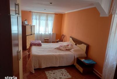 Casă cu 4 camere cu Teren 180 Mp în Central - 2