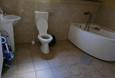 Casă cu 4 camere cu Teren 400 Mp în Utvin