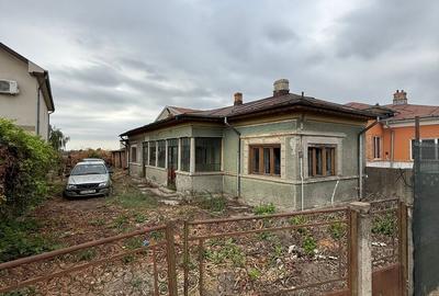 Casă cu 4 camere cu Teren 1520 Mp în Central