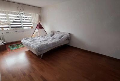 Apartament cu 4 camere decomandat în Calea Romanului