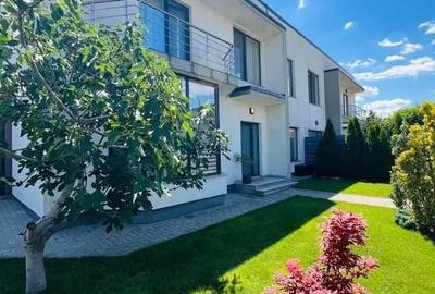 Casă cu 5 camere cu Teren 250 Mp în Central - 1