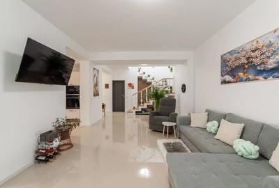 Casă cu 4 camere cu Teren 194 Mp în Budeasa