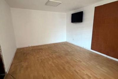 Apartament cu 2 camere decomandat în Rovine
