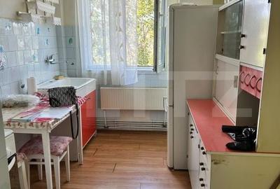 Apartament cu 3 camere semidecomandat în Micro 1