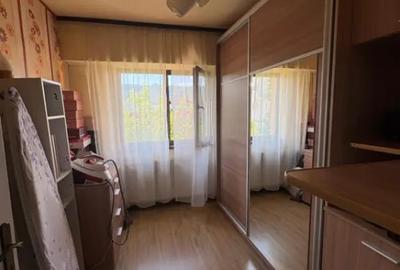 Apartament cu 4 camere decomandat în Traian