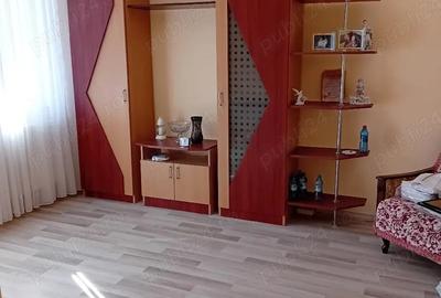 Apartament cu 3 camere decomandat în Micro 20