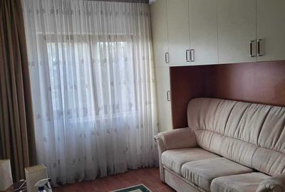 Apartament cu 3 camere în Decebal
