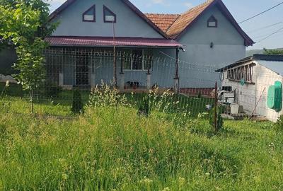 Casă cu Teren 1500 Mp în Luna - 1