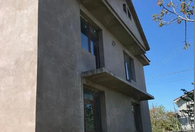 Casă cu 5 camere cu Teren 500 Mp în Exterior Vest