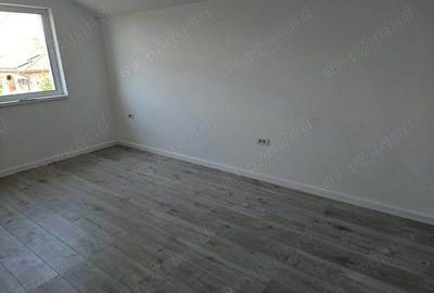 Casă cu 2 camere cu Teren 250 Mp în Giarmata - 5