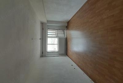 Apartament cu 4 camere decomandat în Poarta 6