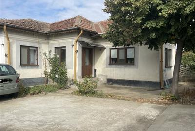 Casă cu 4 camere cu Teren 1183 Mp în Central