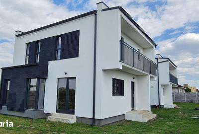 Casă cu 5 camere cu Teren 350 Mp în Dumbrăvița - 1