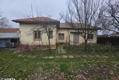 Casă cu 4 camere cu Teren 81 Mp în Segarcea-Vale