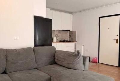 Apartament cu 3 camere semidecomandat, mobilat în Regie