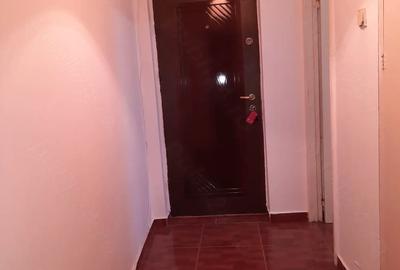 Garsonieră decomandată în Gorjului