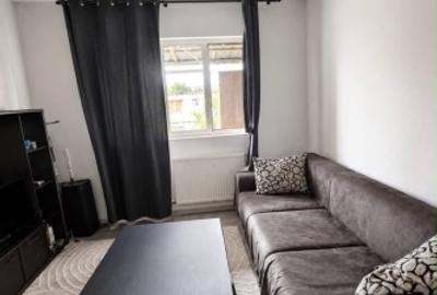 Apartament cu 2 camere semidecomandat, mobilat în Vest