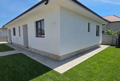 Casă cu 4 camere cu Teren 400 Mp în Domnești - 2