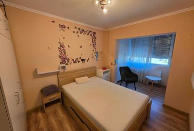 Apartament cu 3 camere semidecomandat în Rogerius