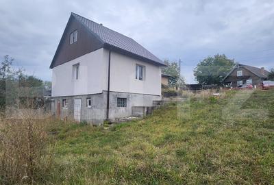 Casă individuală cu 2 camere cu Teren 1500 Mp în Livezeni