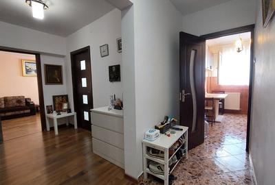 Apartament cu 2 camere decomandat, mobilat în Titan