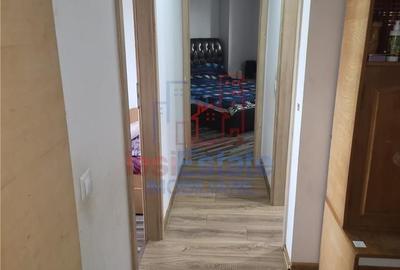 Apartament cu 4 camere decomandat în Nicolina