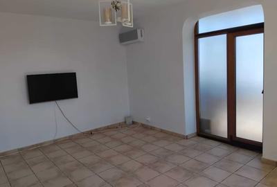 Apartament cu 3 camere decomandat în Micro 6 - 2