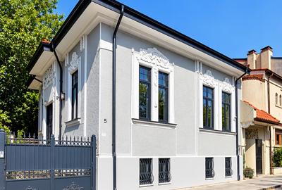 Casă individuală cu 7 camere cu Canalizare în Unirii