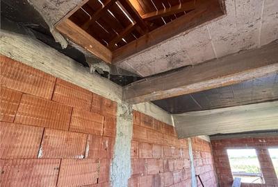 Casă cu 4 camere cu Teren 300 Mp în Central