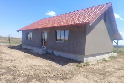 Casă cu 3 camere cu Teren 500 Mp în Șendreni