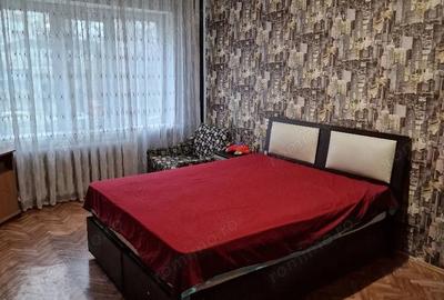 Garsonieră decomandată în Titan