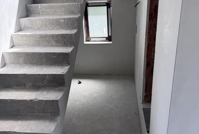 Casă cu 5 camere decomandat cu Teren 380 Mp în Giroc