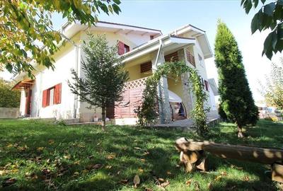 Casă individuală cu 6 camere cu Canalizare în Est - 1