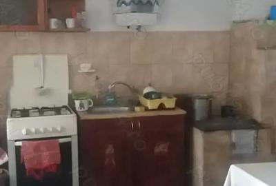 Casă cu 3 camere în Dolhești - 2