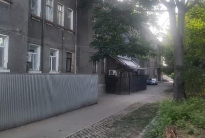 Apartament cu 2 camere semidecomandat în Chitila