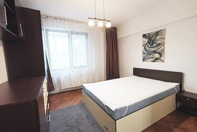 Apartament cu 3 camere decomandat în Lacul Tei