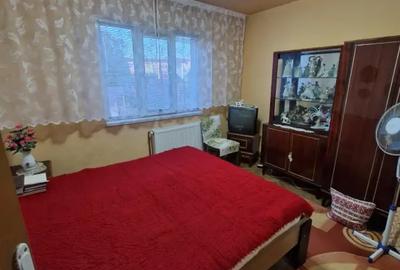 Apartament cu 2 camere semidecomandat, mobilat în Dâmbovița