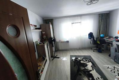 Apartament cu 2 camere decomandat în Nicolina