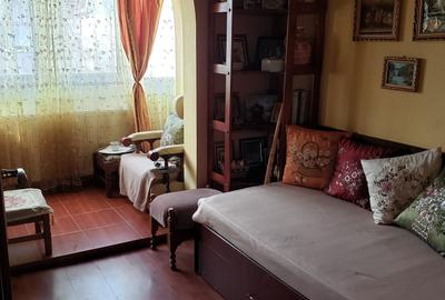Apartament cu 3 camere decomandat, mobilat în Poarta 6 - 9