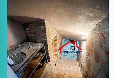 Casă cu 3 camere cu Teren 2700 Mp în Banca Națională - 8