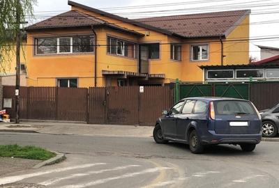 Casă individuală cu 5 camere cu Garaj în B-dul București