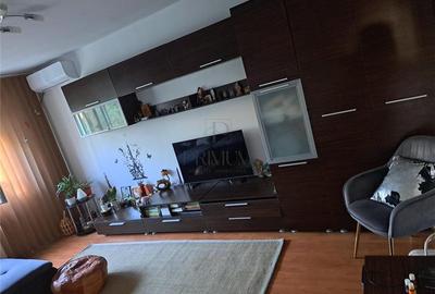Apartament cu 3 camere decomandat în Lipovei