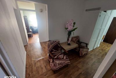 Apartament cu 4 camere decomandat în Est - 1