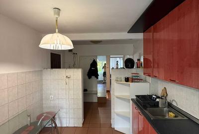 Apartament cu 3 camere decomandat în Exterior Vest