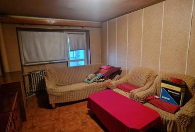 Apartament cu 3 camere decomandat în B-dul București