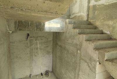 Casă individuală cu 12 camere cu Canalizare în Central - 7