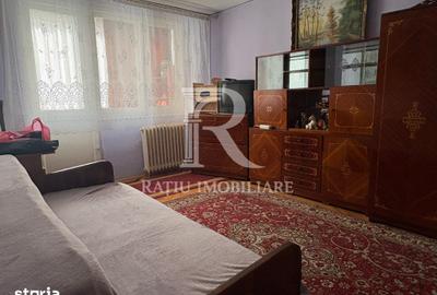 Apartament cu 3 camere decomandat în Decebal