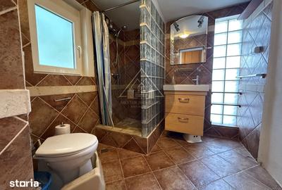 Casă cu 8 camere cu Teren 1211 Mp în Central - 11
