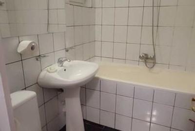 Apartament cu 3 camere în Tei - 1